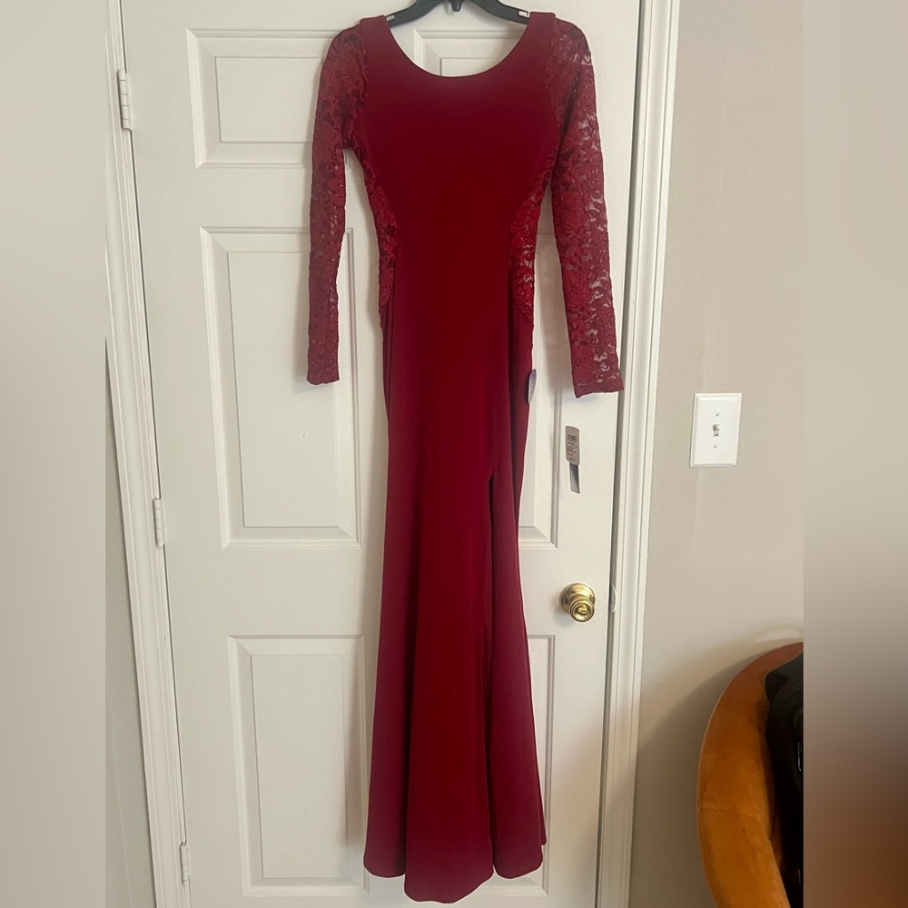 Windsor dress, floor-length, backless, with lace sleeves. Never worn!